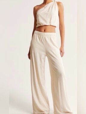 Abercrombie & Fitch Linear crinkle easy pull on trousers- cream - large